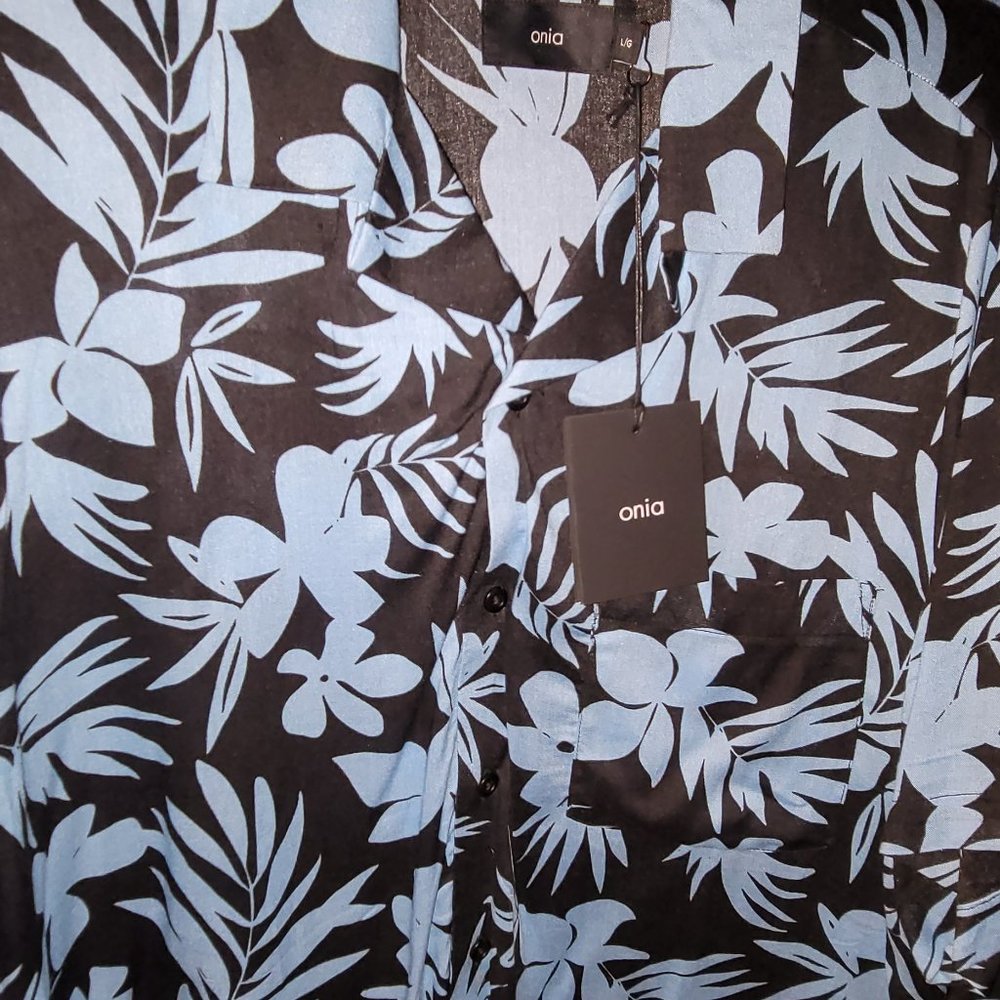 Beautiful Soft Lightweight Cotton NWT Onia Vacation Short Sleeve Shirt
